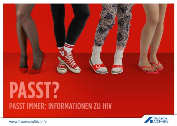 Vier Paar Frauenbeine mit verschiedenen, roten Schuhen. Titel "Passt? Passt immer: Informationen zu HIV"