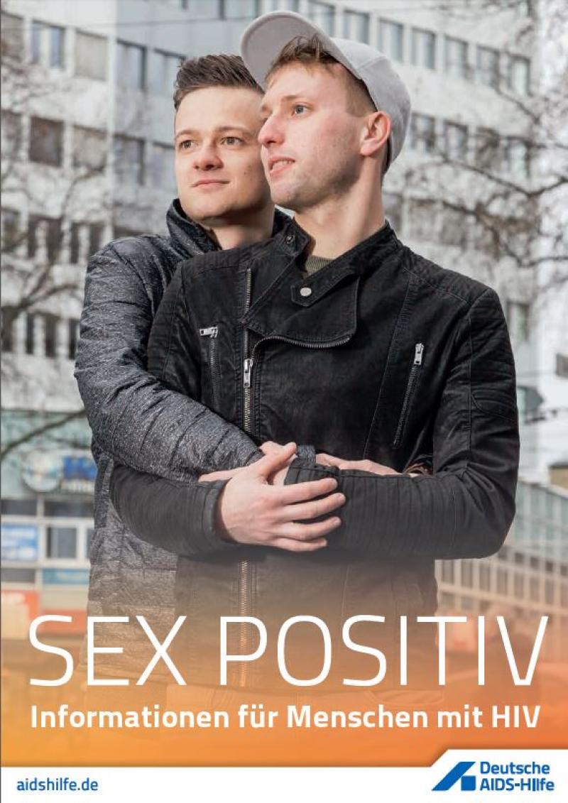 zwei junge Männer Arm in Arm, Titel "Sex Positiv"