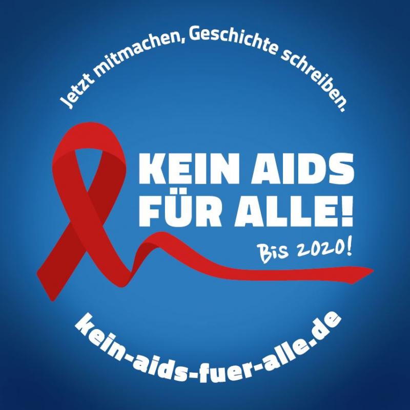 Blauer Hintergrund, rote Aids-Schleif. Aufschrift in weiß. "Kein Aids für alle! Bis 2020! Jetzt mitmachen, Geschichte schreiben"