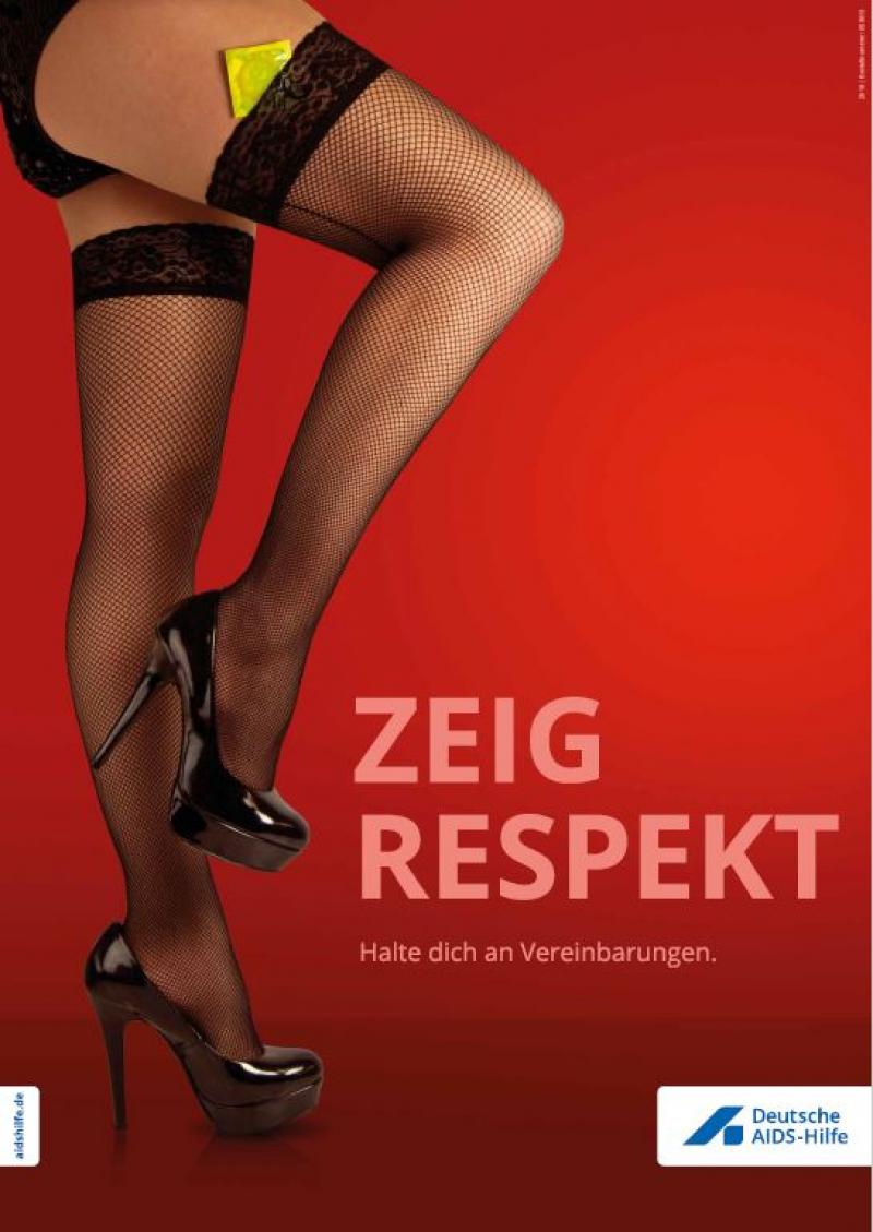 Beine einer Prostituierten vor rotem Hintergrund. Im Strumpf ist ein Kondom. Titel "Zeig Respekt! Halt dich an Vereinbarungen."