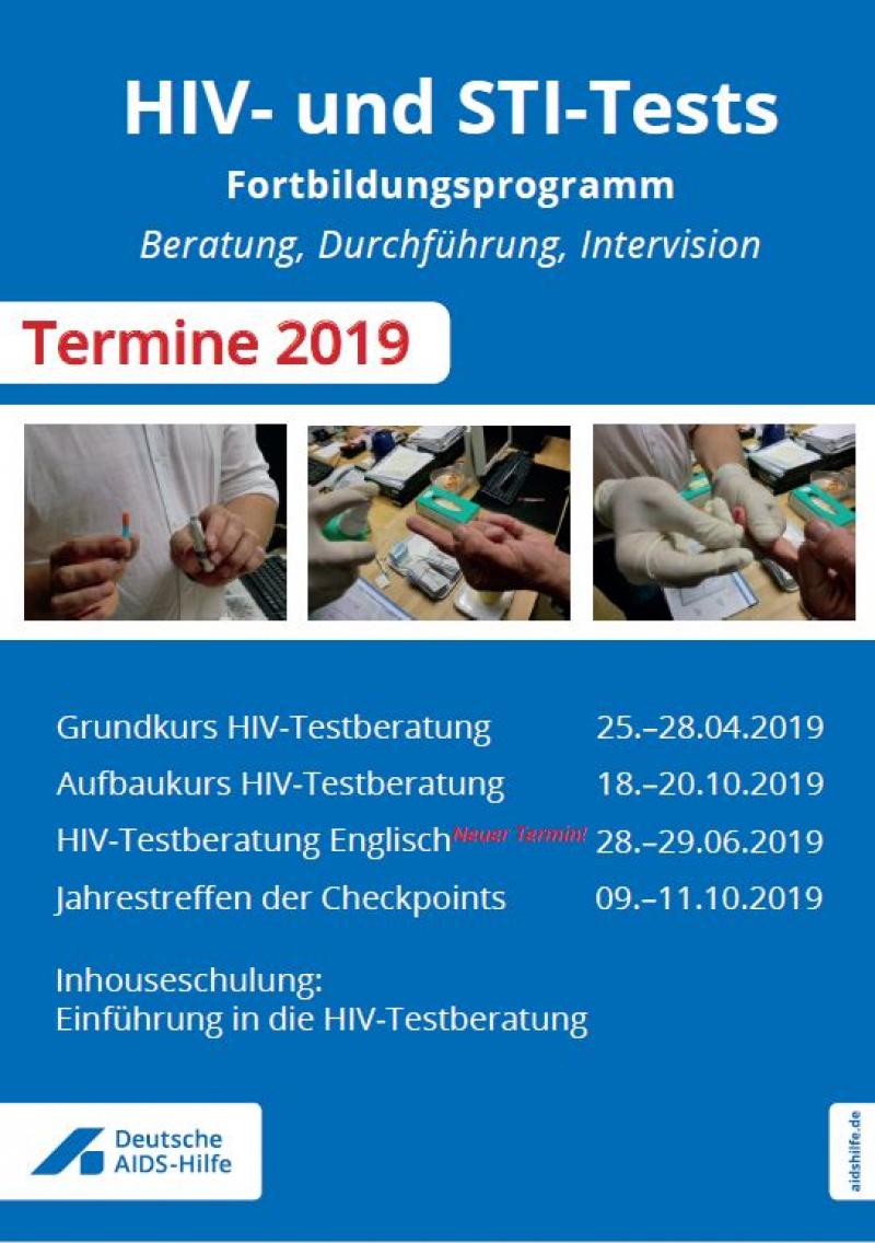 Blauer Hintergrund. Drei Fotos mit verschiedenen Eindrücken eines HIV-Tests. Titel "HIV und STI-Tests Fortbildungsprogramm 2019"