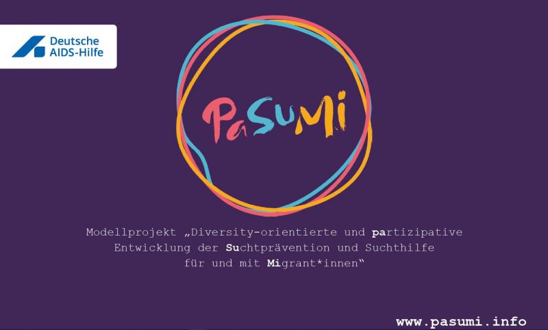 Hintergrund: Lila. Logo der Deutschen AIDS-Hilfe e.V. Logo des PaSuMi Projektes