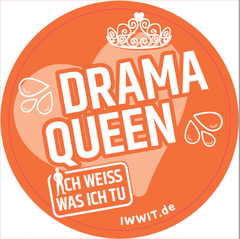 Oranger Hintergrund. Zeichnungen einer Krone und eines Herzen. Titel "Drama Queen" aus der Kampagne "Ich weiss was ich tu".
