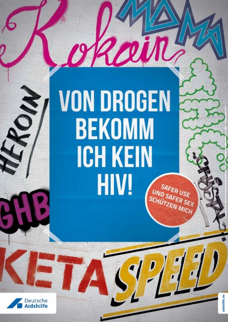 Wand mit Grafiti im Hintergrund. IM Vordergrund die Aufschrift "Von Drogen bekomm ich kein HIV! - Safer Use und Safer Sex schützen mich."