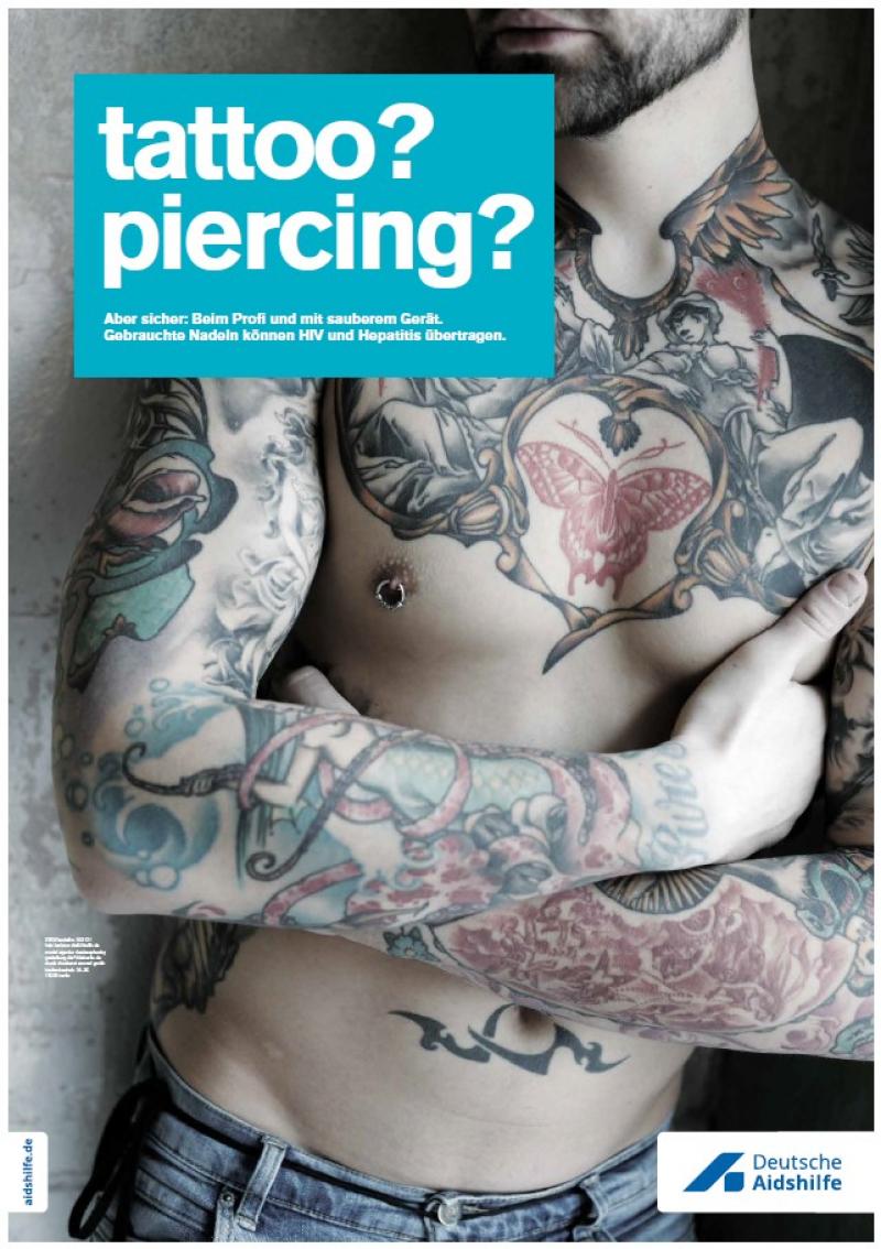 Foto eines tätowierten und gepiercten Mannes. Titel "Tattoo? Piercing?"