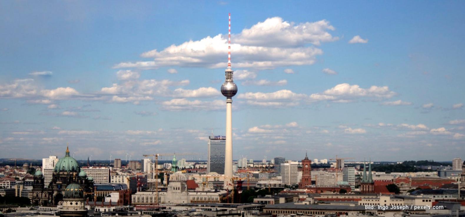 Panorama von Berlin, in der Mitte der Fernsehturm